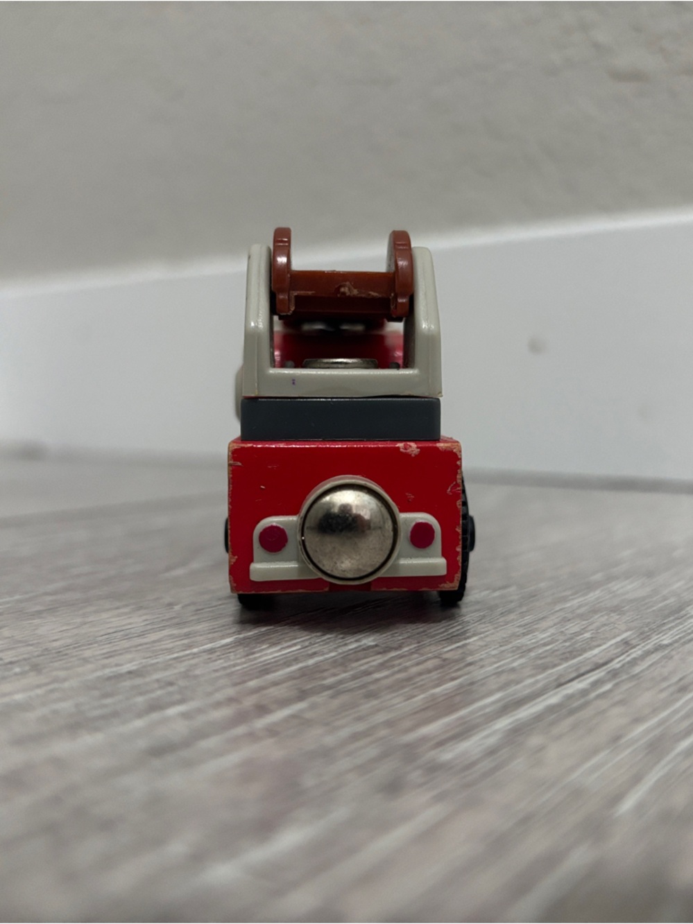 Wooden Sodor Fire Truck Hook & Ladder - Thomas & Friends - Picture 4 of 8